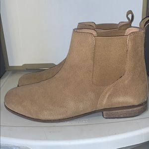 Urban Outfitters Chelsea boot